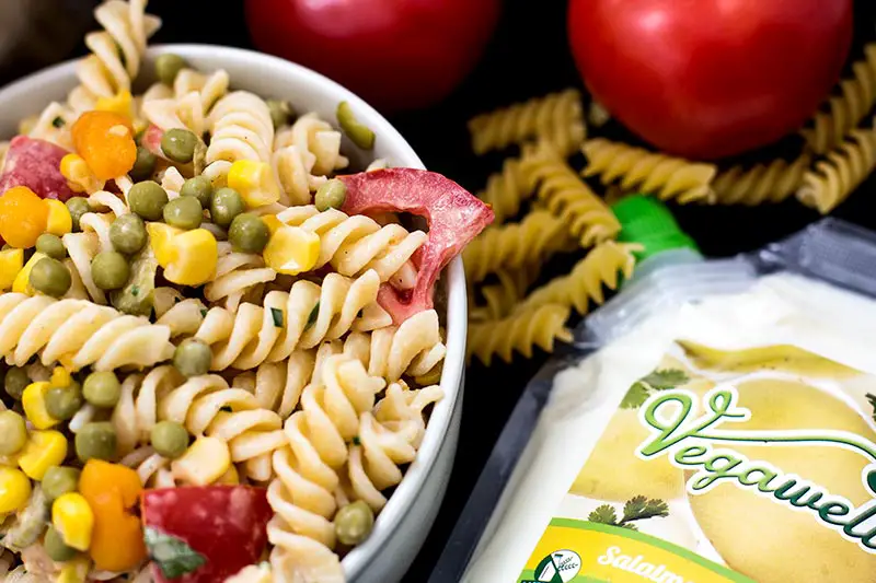 Klassischer Nudelsalat mit Mayo - WirEssenGesund
