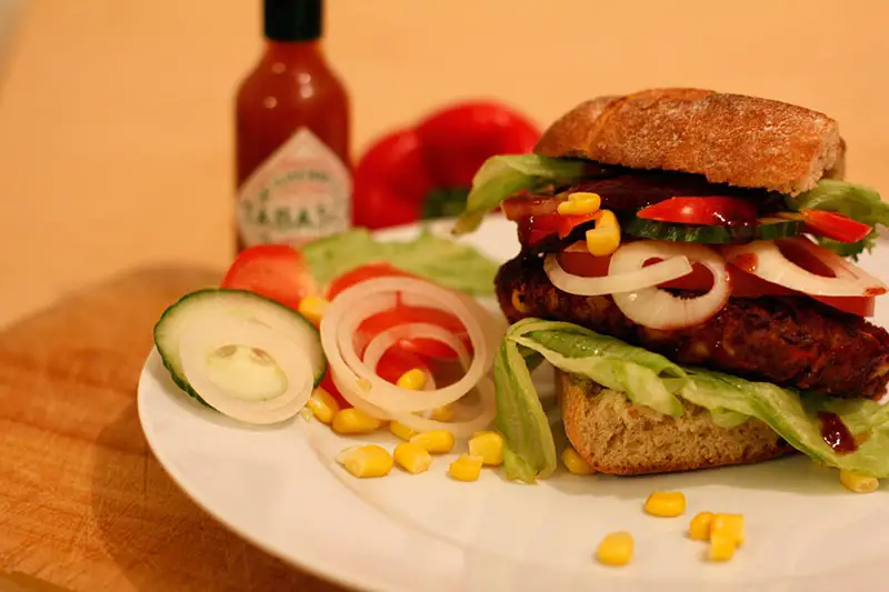 Rezept veganer Westernburger mit BBQ Soße
