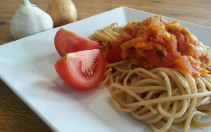 Vollkorn-Spaghetti mit Tomaten Karottensosse