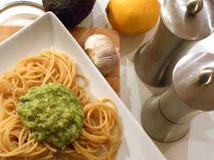 Rezept: Spaghetti mit Avocado-Pesto