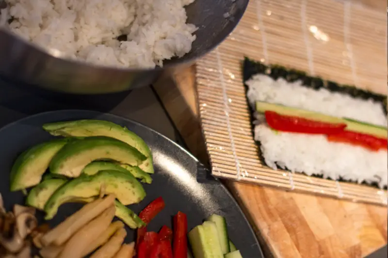 Vegane Maki Sushi Zubereitung