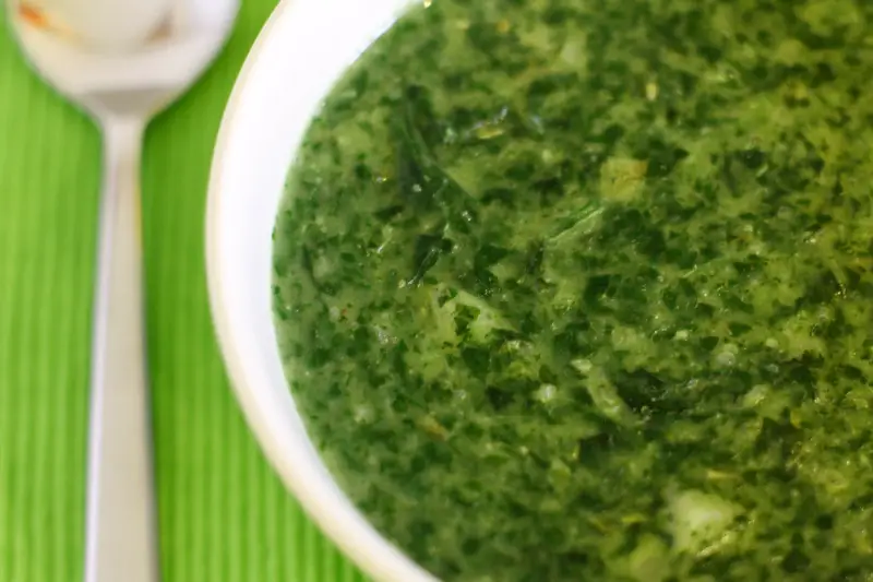 Spinatcremesuppe mit angebratener Mairübe - WirEssenGesund
