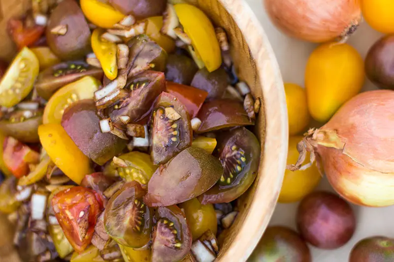 Bunter Cherrytomatensalat (Vegan Grillen)