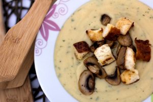 Cremige Pastinaken-Cashew-Suppe (Rezept)