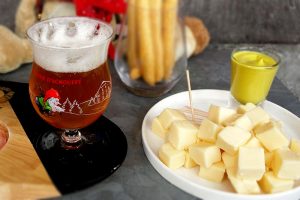 Seltsam: Bier und Käse sind jetzt gesund!?