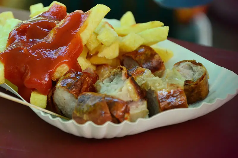 Currywurst Pommes Ketchup