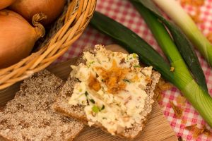 Zwiebelbutter Röstzwiebeln Frühlingszwiebeln Zwiebeln