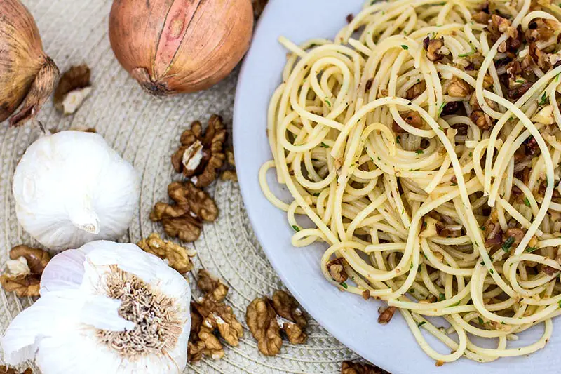 Spaghetti in gerösteter Walnussbutter - WirEssenGesund