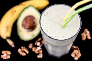 Fitness Smoothie Avocado Banane Walnüsse