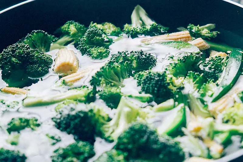 Brokkoli zubereiten kochen braten dünsten