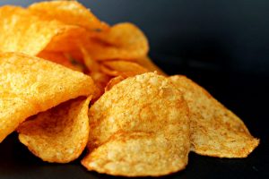 Warum wir bei Kartoffelchips immer weiter essen