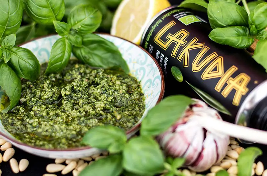 Pesto aus Basilikum (Veganes Rezept)