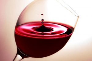 Rotwein hilft gegen Karies und Parodontitis