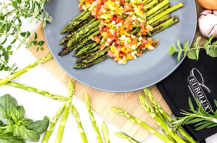 Gegrrillter Spargel mit Orangen Tomaten Salsa vegan Rezept