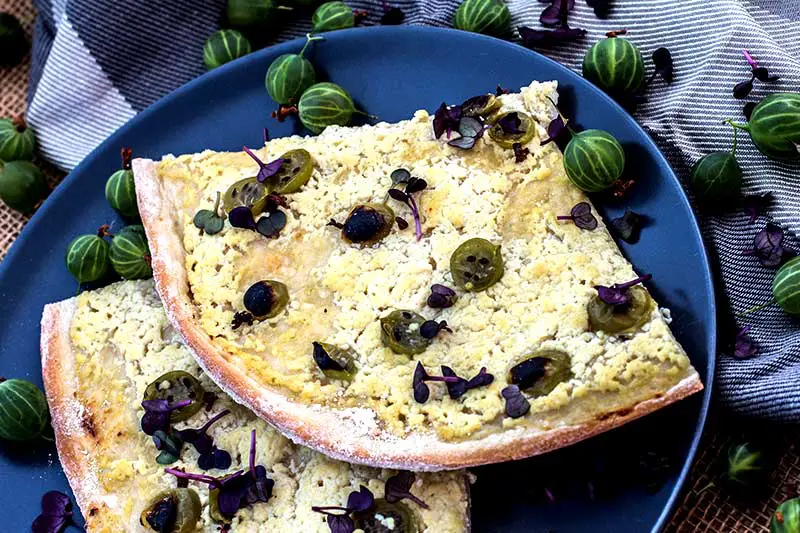 Fruchtiger Flammkuchen Stachelbeeren