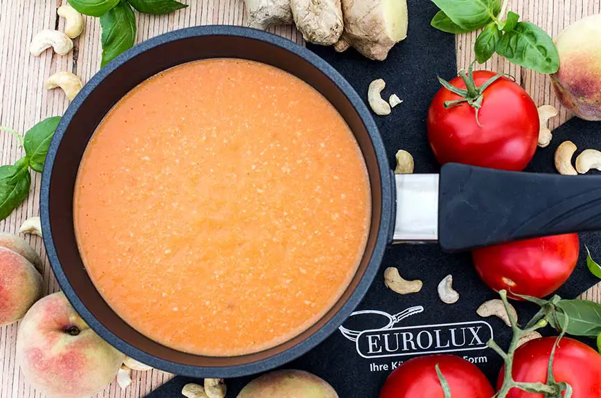 Tomaten-Pfirsich-Suppe