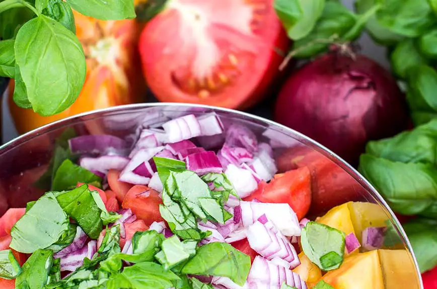 Zutaten Tomatensalat mit Zwiebeln