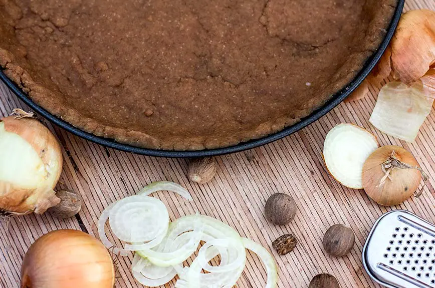 Zwiebelkuchen Teig zubereiten