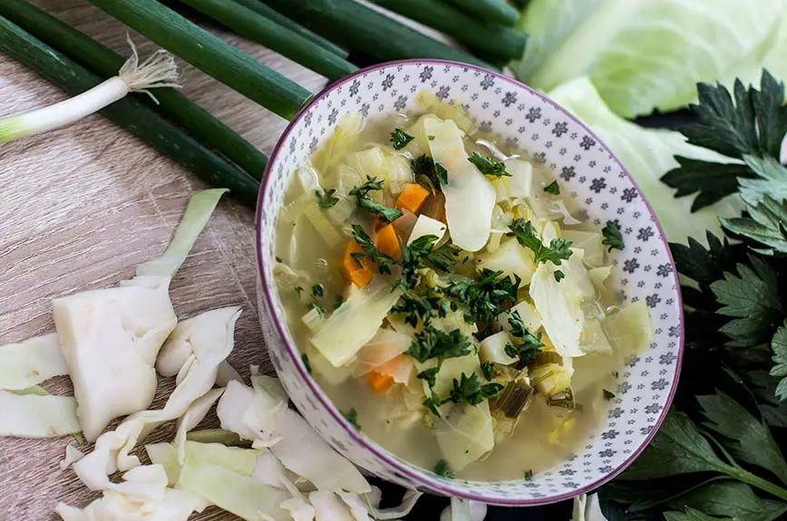 Traditionelle Kohlsuppe - Rezept auf WirEssenGesund .de