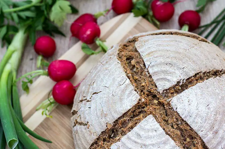 Mehrkorn Hanfbrot backen Rezept