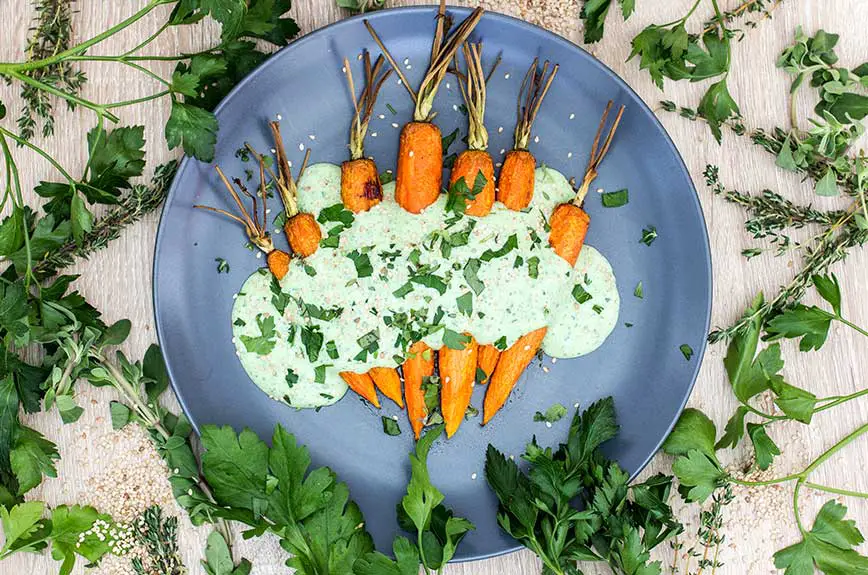 Gebackene Karotten mit Kräutercreme