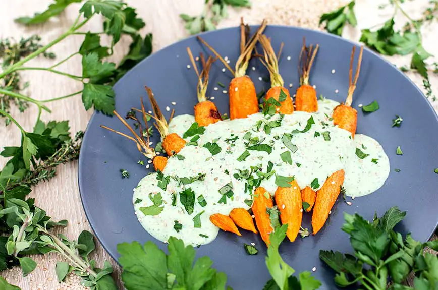 Gebackene Karotten Kräutercreme vegan Rezept