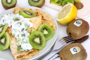 Pfannkuchen mit Green Kiwi Topping