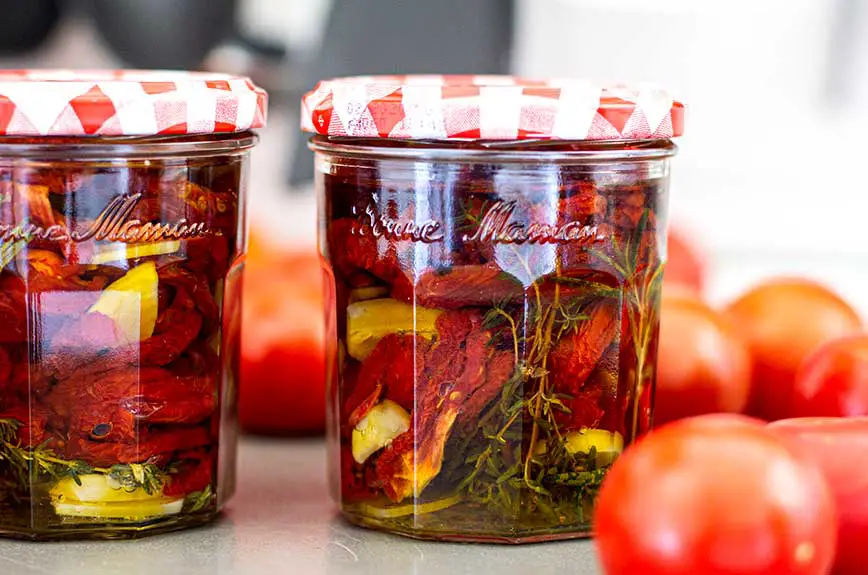 Getrocknete Tomaten einlegen - WirEssenGesund