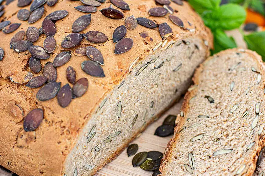 Kürbiskernbrot (einfach &amp; schnell backen) - WirEssenGesund