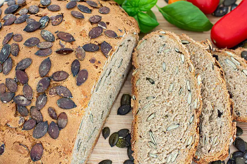 Kürbiskernbrot (einfach &amp; schnell backen) - WirEssenGesund