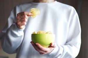 Wer genug schläft, snackt weniger