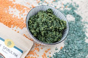 Linsen-Curryaufstrich mit Spirulina